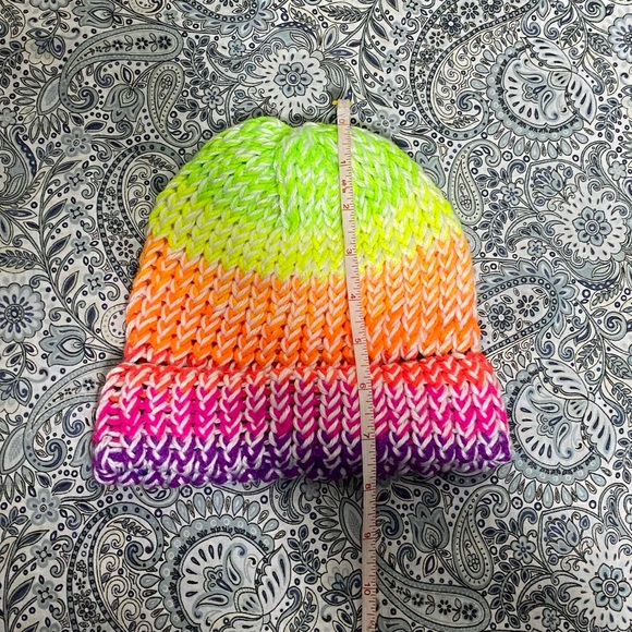 Multicolor winter hair toddlers 2t-3t euc - Picture 2 of 3